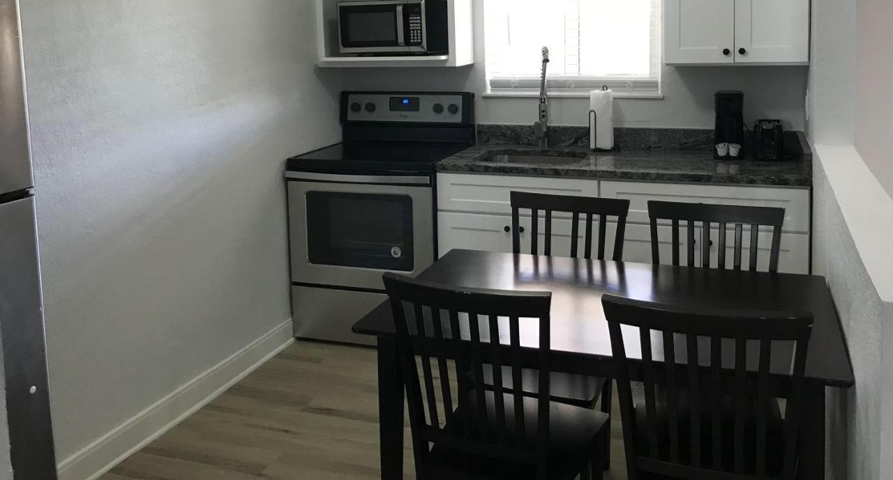 ポンパノビーチ Pompano Breezeアパートホテル エクステリア 写真